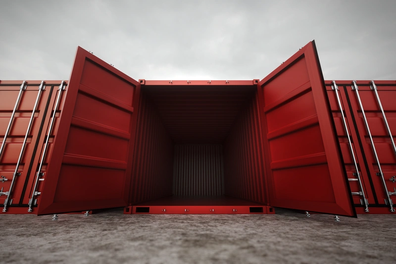 Container mit geöffneten Türen