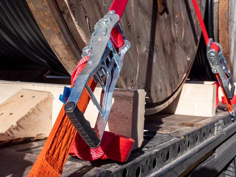 Lashing straps secure a cable reel