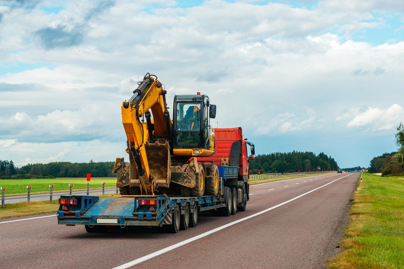 Transportsicherung eines Schwertransports mit Sandax Gurtband